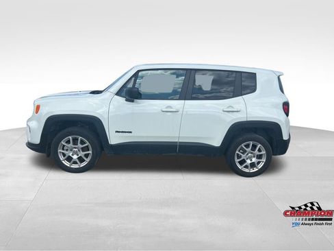 Used 2023 Jeep Renegade Latitude AWD/4WD image 2