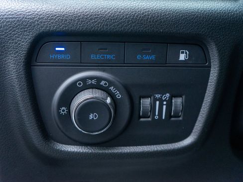 Used 2023 Jeep Grand Cherokee Trailhawk w/ Luxury Tech Group III image 18