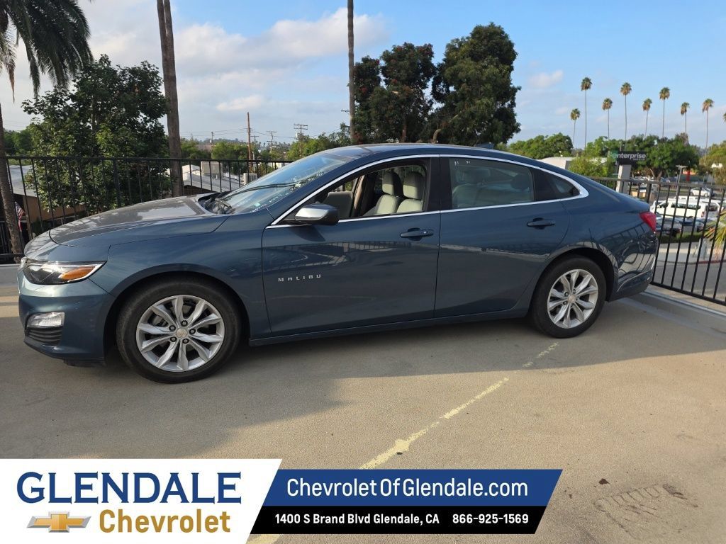 Used 2025 Chevrolet Malibu LT FWD image 3