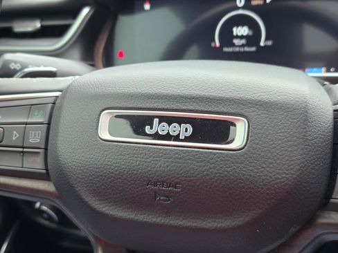 Used 2022 Jeep Grand Cherokee L Limited AWD/4WD image 30