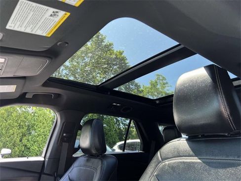 Used 2020 Ford Explorer XLT w/ Equipment Group 202A image 11