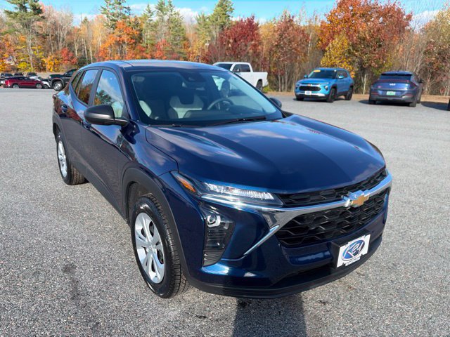 Used 2024 Chevrolet Trax LS w/ Driver Confidence Package FWD image 9