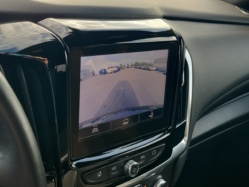 Used 2022 Chevrolet Traverse LT FWD image 23