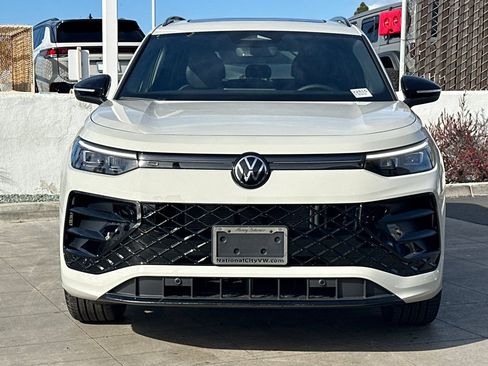 New 2026 Volkswagen Tiguan SE R-Line FWD image 3