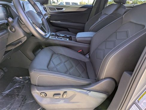 Used 2025 Volkswagen Atlas Cross Sport SE image 24