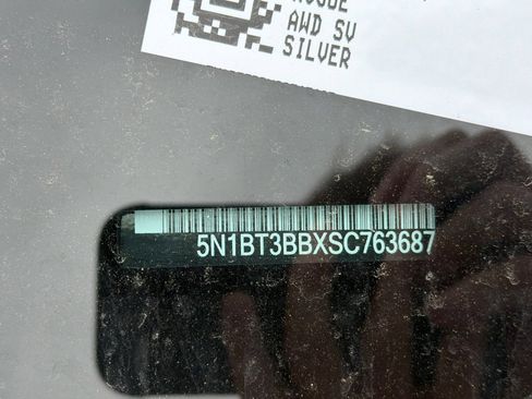 Used 2025 Nissan Rogue SV AWD/4WD image 3