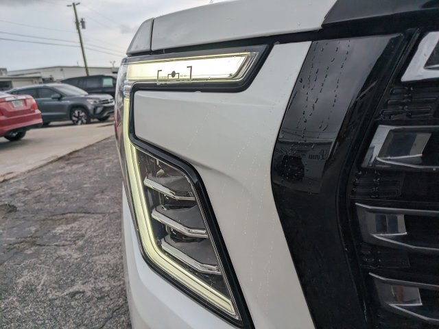 Used 2025 GMC Yukon Denali Ultimate AWD/4WD image 10