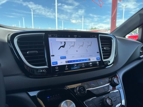 New 2026 Chrysler Voyager LX image 17