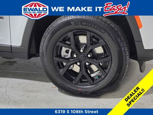 New 2025 Jeep Grand Cherokee L Altitude AWD/4WD image 11