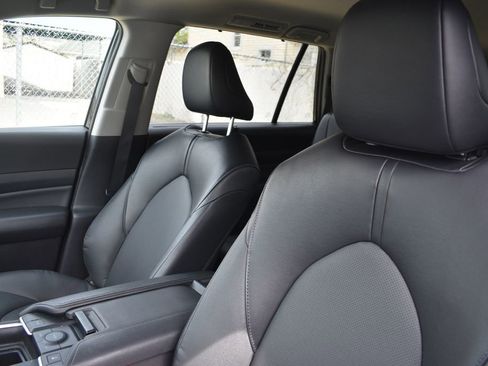 Used 2025 Toyota Grand Highlander FWD image 10