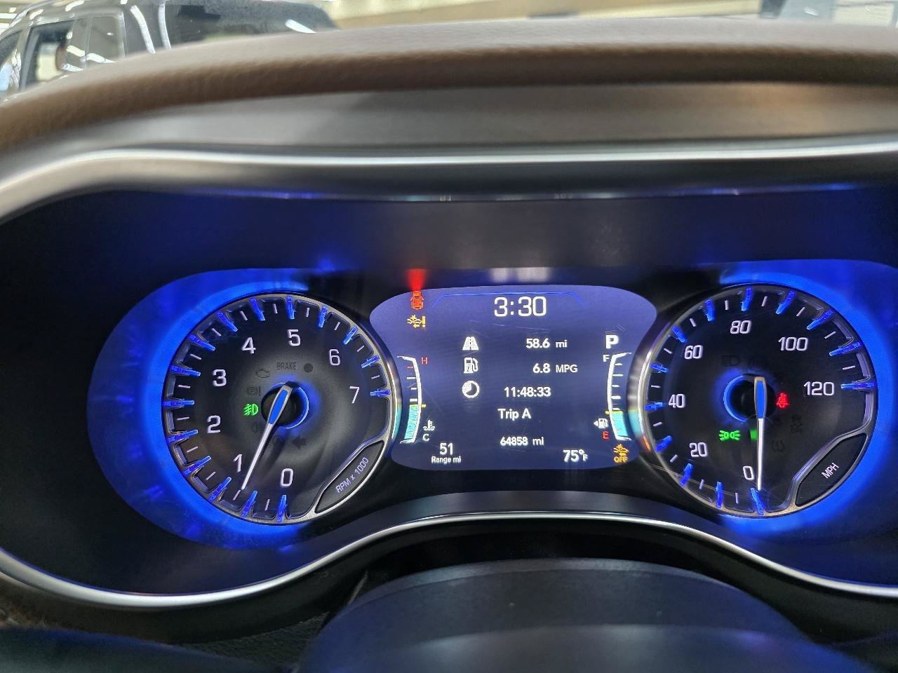Used 2020 Chrysler Pacifica Limited w/ Advanced Safetytec Group FWD image 32