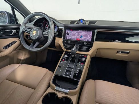 Certified 2023 Porsche Macan AWD/4WD image 22