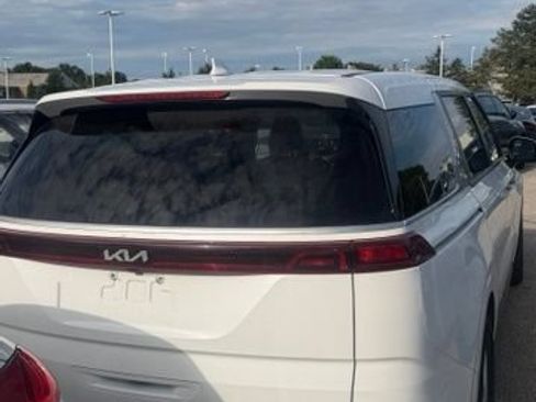 Certified 2023 Kia Carnival LX FWD image 3