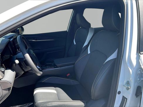 Used 2025 Toyota Camry SE w/ Convenience Package image 21