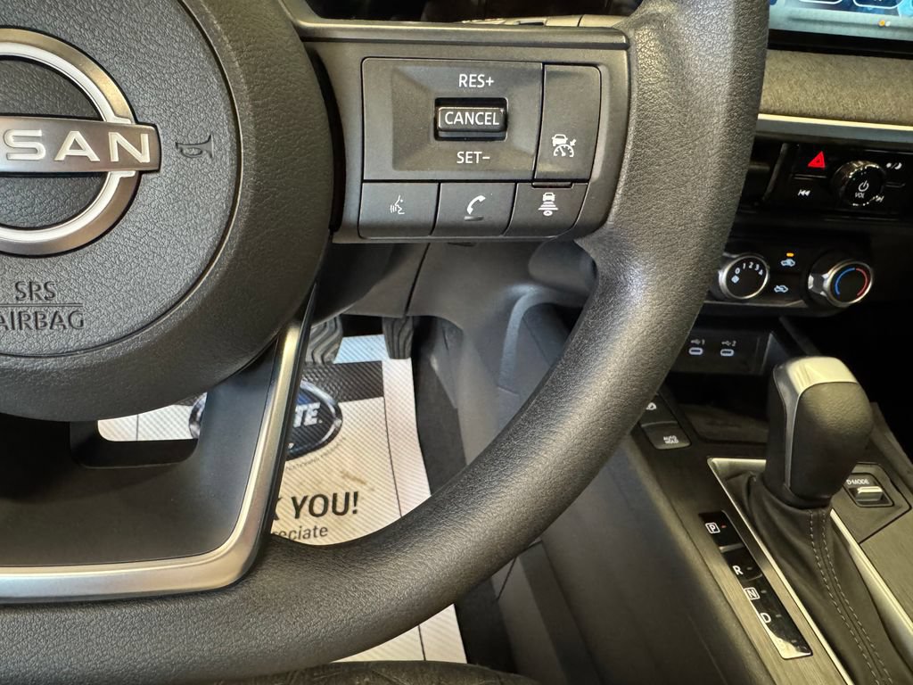 Used 2025 Nissan Kicks SV FWD image 12
