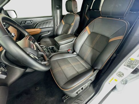 Used 2024 GMC Canyon AT4 AWD/4WD image 12