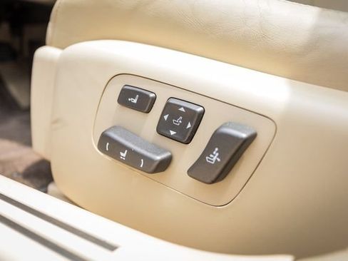 Used 2010 Lexus LS 460 RWD image 21