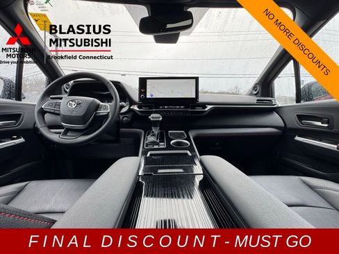 Used 2025 Toyota Sienna XSE w/ XSE Plus Package image 27