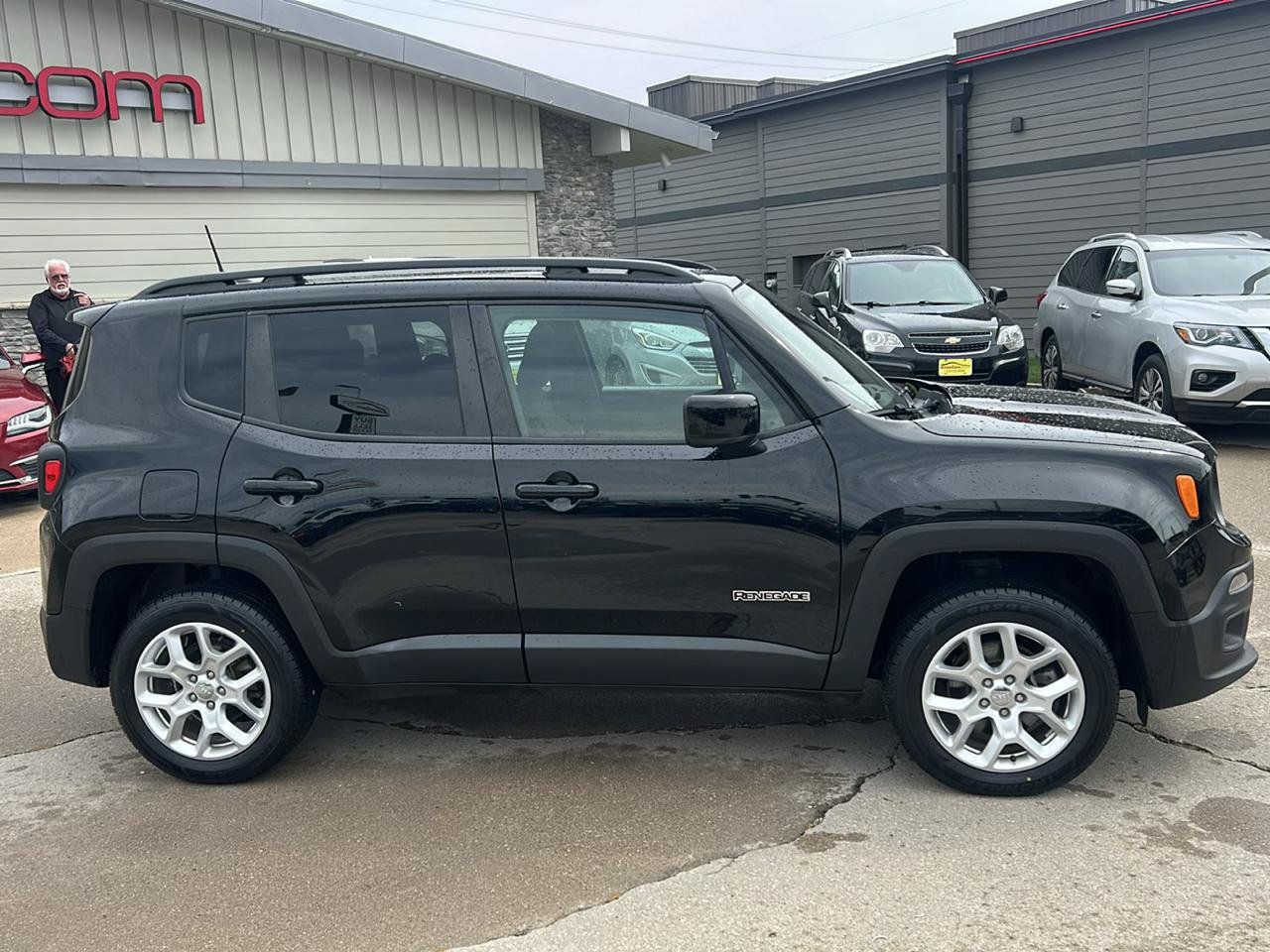 Used 2018 Jeep Renegade Latitude w/ Cold Weather Group AWD/4WD image 2