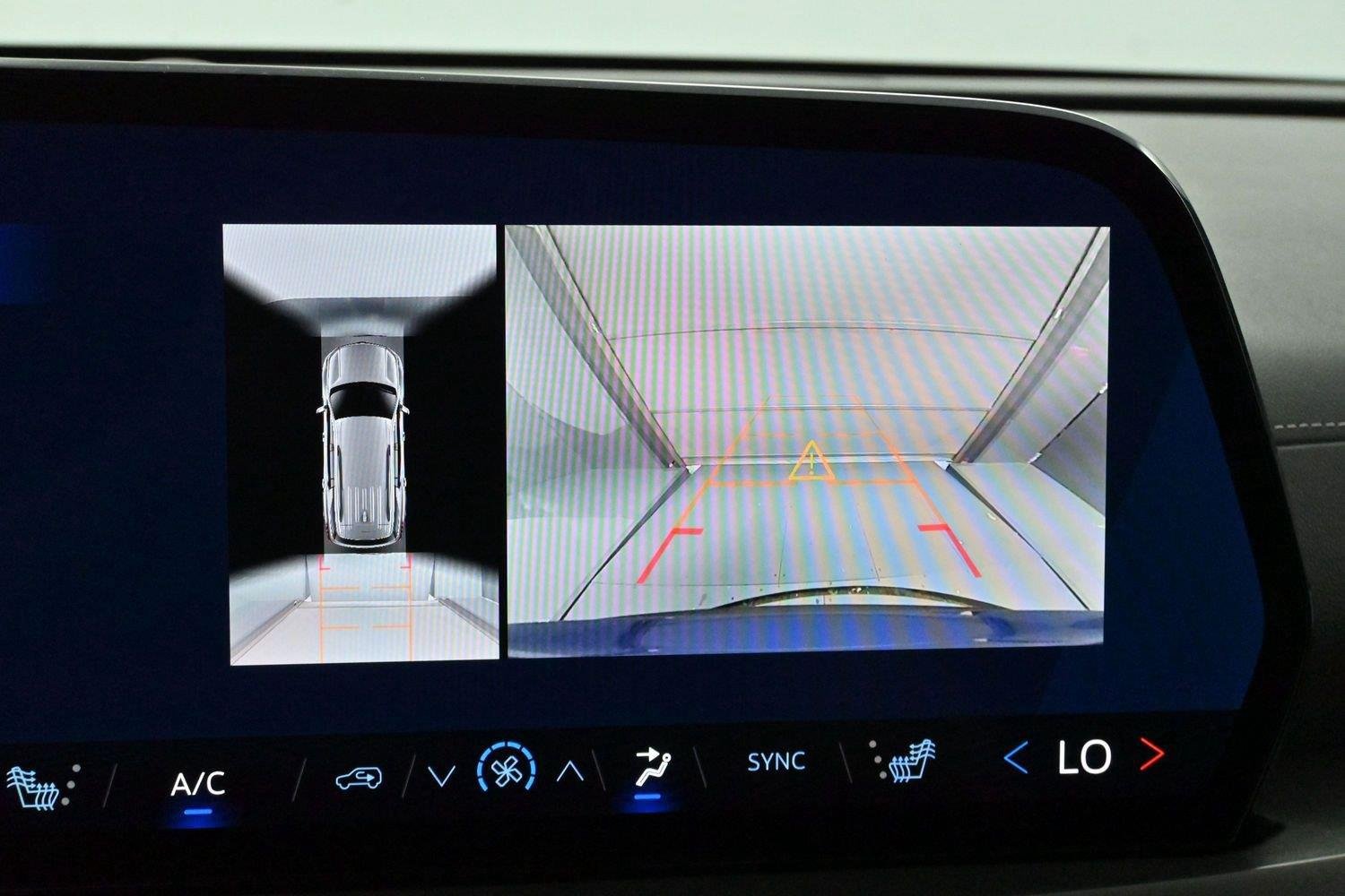 Used 2024 Chevrolet Traverse LT w/ LPO, Floor Liner Package FWD image 22