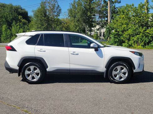Used 2020 Toyota RAV4 XLE w/ Convenience Package AWD/4WD image 4