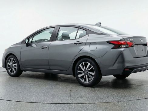 Used 2025 Nissan Versa SV image 6