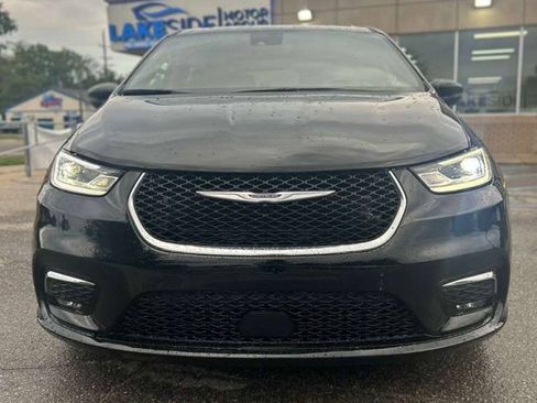Used 2026 Chrysler Pacifica Select FWD image 2