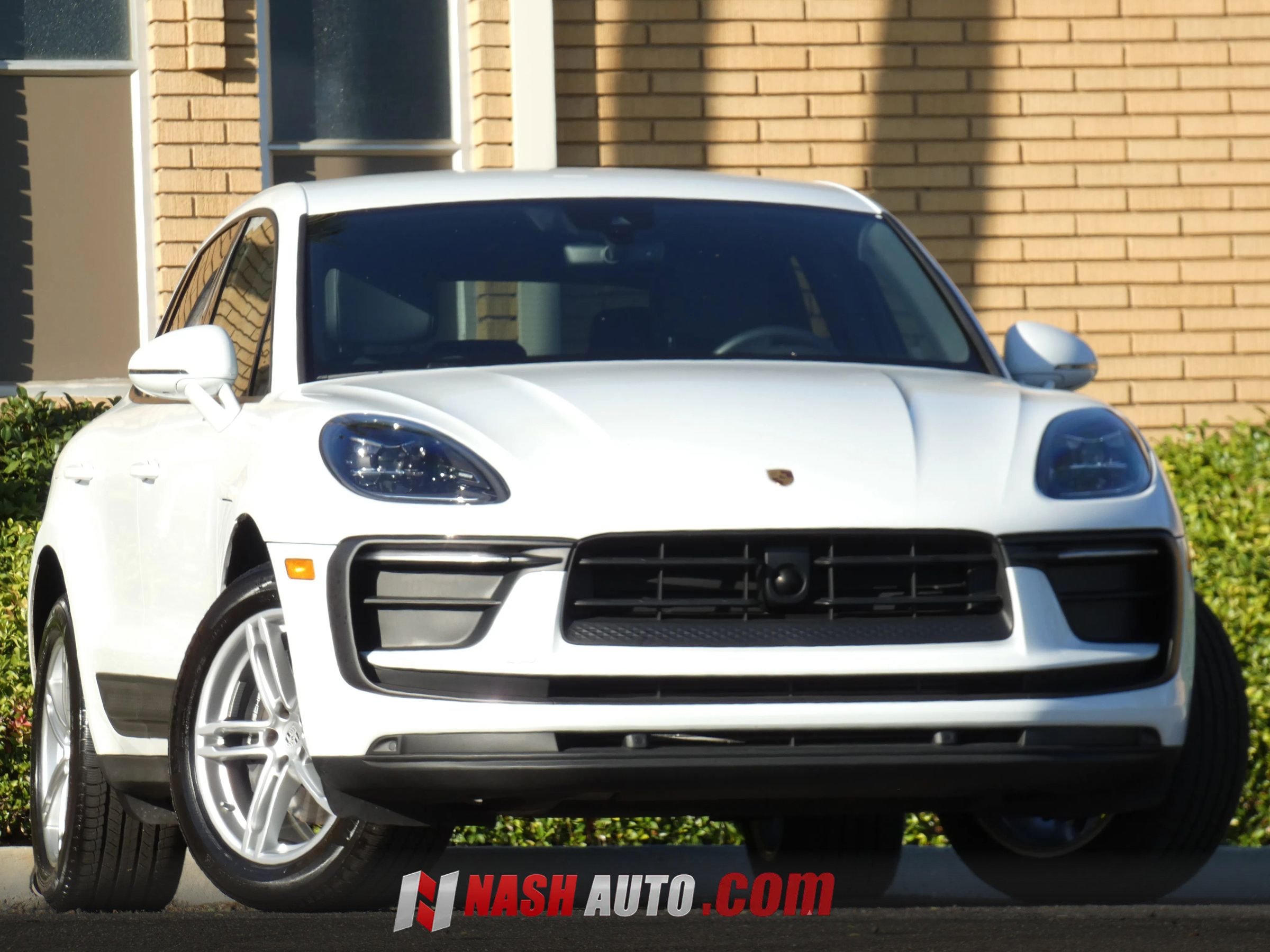 Used 2024 Porsche Macan AWD/4WD image 5