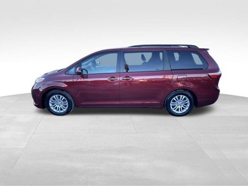 Used 2015 Toyota Sienna XLE image 17