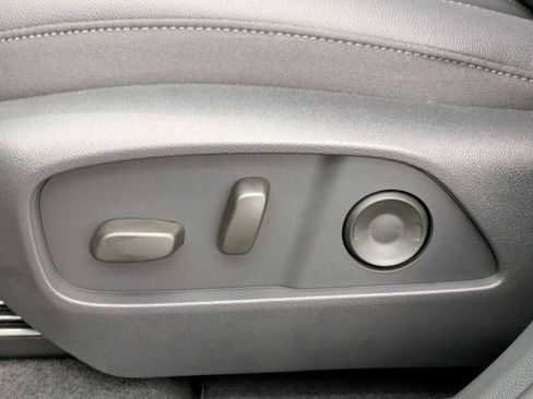 New 2026 Chevrolet Equinox LT w/ Convenience Package II image 17