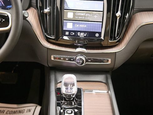 Certified 2023 Volvo XC60 T8 Ultimate w/ Climate Package image 29