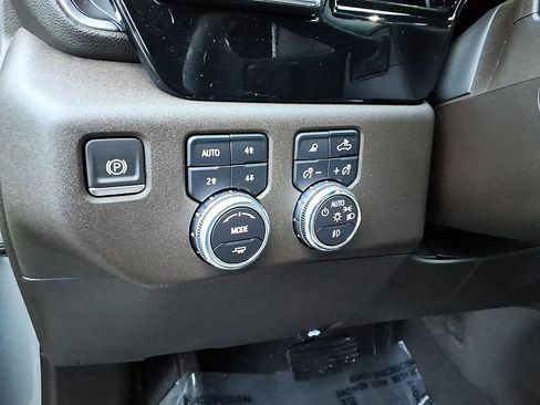 Used 2023 GMC Sierra 1500 SLT w/ SLT Convenience Package AWD/4WD image 16