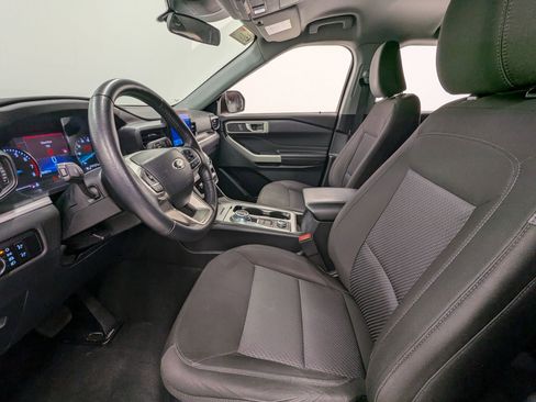 Certified 2023 Ford Explorer XLT w/ Class IV Trailer Tow Package image 4