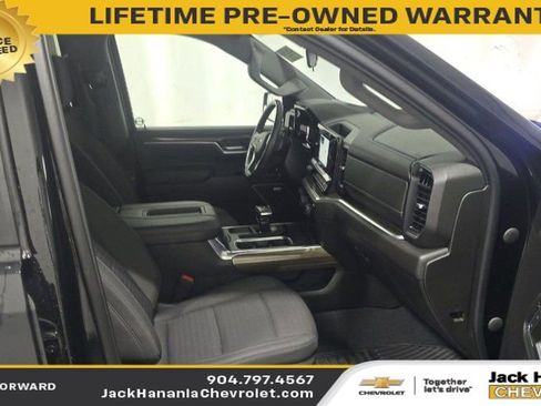 Used 2022 Chevrolet Silverado 1500 RST w/ Convenience Package II AWD/4WD image 2