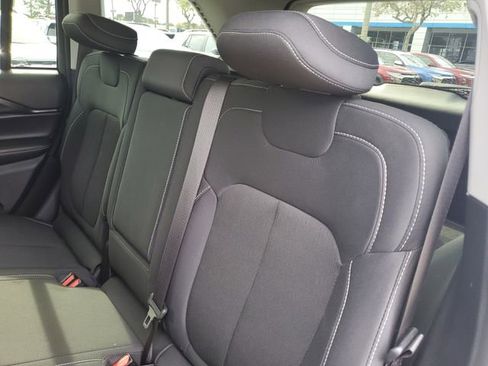 Used 2023 Jeep Grand Cherokee Laredo image 9