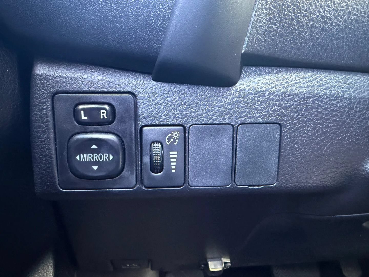 Used 2018 Toyota Corolla L w/ Protection Package FWD image 23