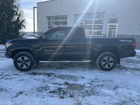 Used 2019 Toyota Tacoma TRD Sport image 6