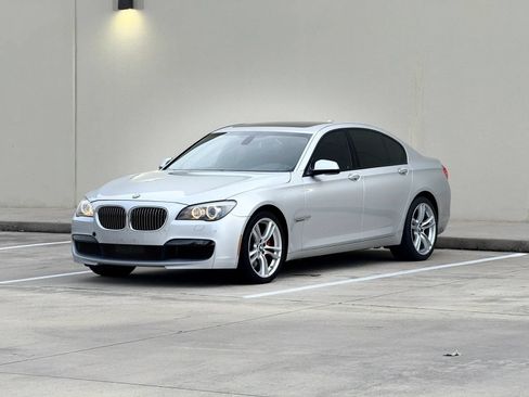 Used 2012 BMW 750i RWD image 3