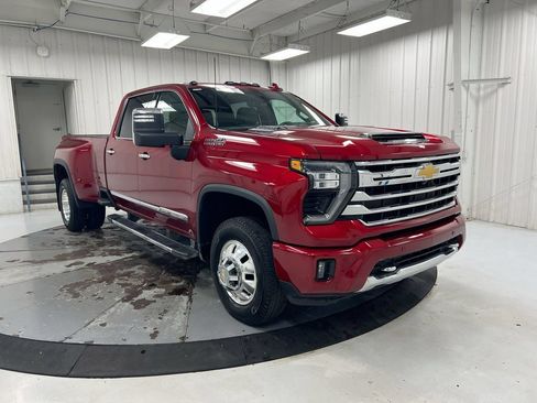 Used 2025 Chevrolet Silverado 3500 High Country w/ High Country Premium Package AWD/4WD image 2