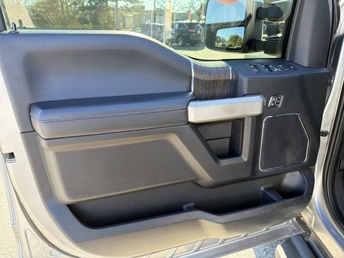 Used 2020 Ford F250 Lariat w/ Chrome Package image 13