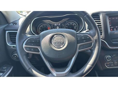 Used 2019 Jeep Cherokee Latitude Plus w/ Cold Weather Group AWD/4WD image 14