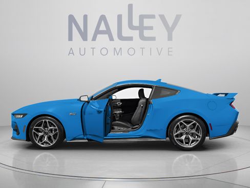 Used 2025 Ford Mustang Coupe RWD image 2