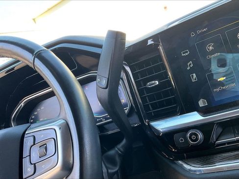 Used 2024 Chevrolet Silverado 2500 LT image 31