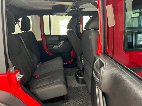 Used 2018 Jeep Wrangler Unlimited Sport S AWD/4WD image 10