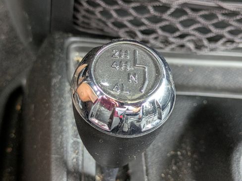 Used 2017 Jeep Wrangler Unlimited Rubicon w/ Connectivity Group image 27