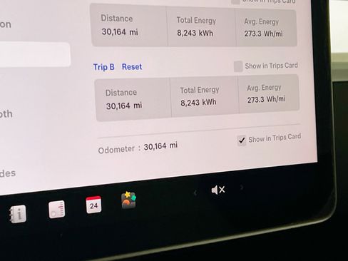 Used 2024 Tesla Model Y Long Range AWD/4WD image 23