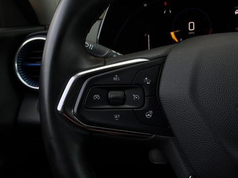 Used 2025 Chevrolet Trax LT w/ LT Convenience Package FWD image 33