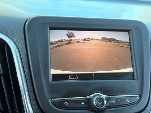 Used 2023 Chevrolet Equinox LT FWD image 24