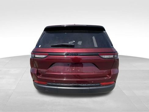 Used 2023 Jeep Grand Cherokee Altitude image 11