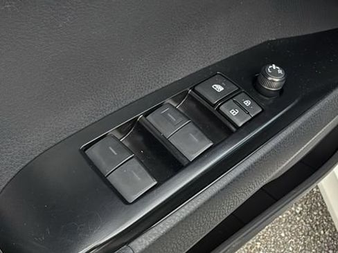 Used 2025 Toyota Camry LE w/ Convenience Package image 18